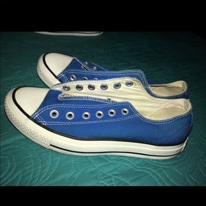 Blue woman’s converse